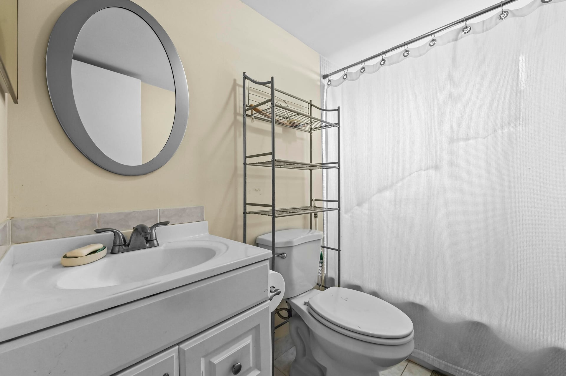 Unit E photo 15