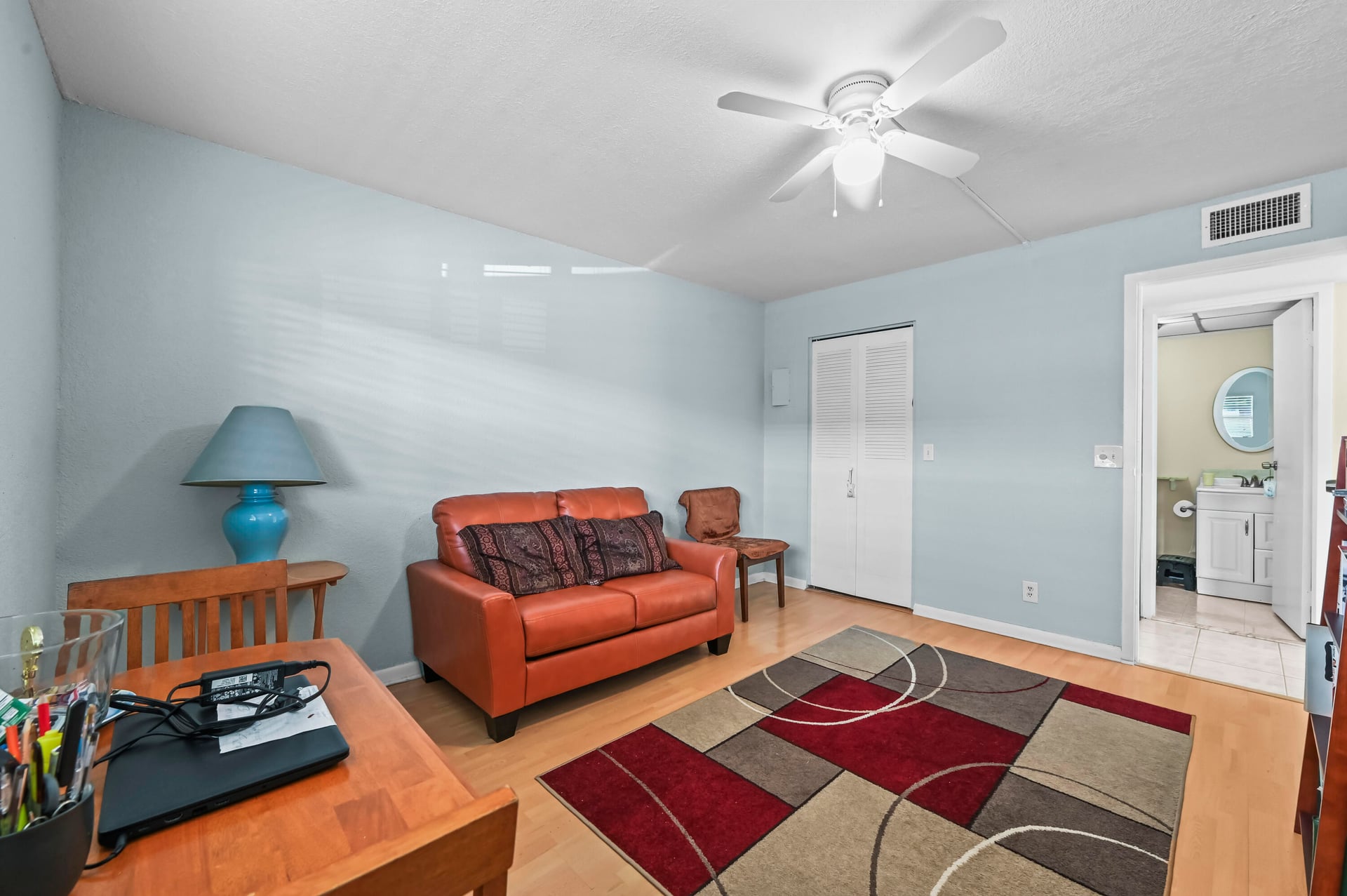 Unit E photo 17