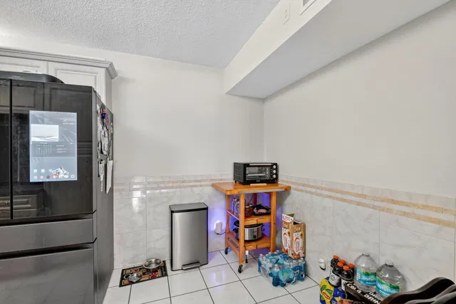 Unit B1 photo 20