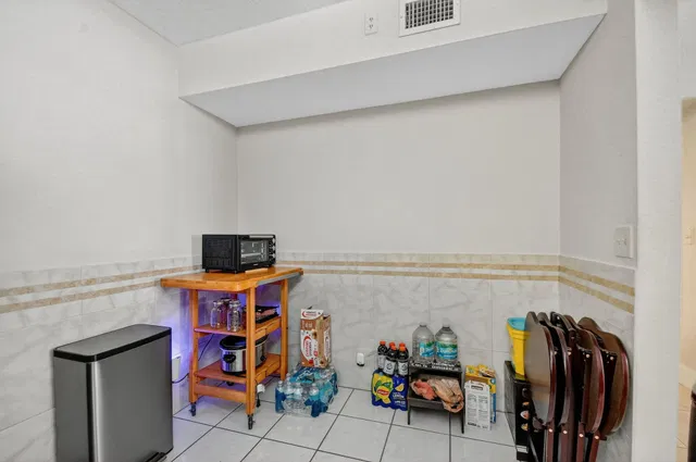 Unit B1 photo 21