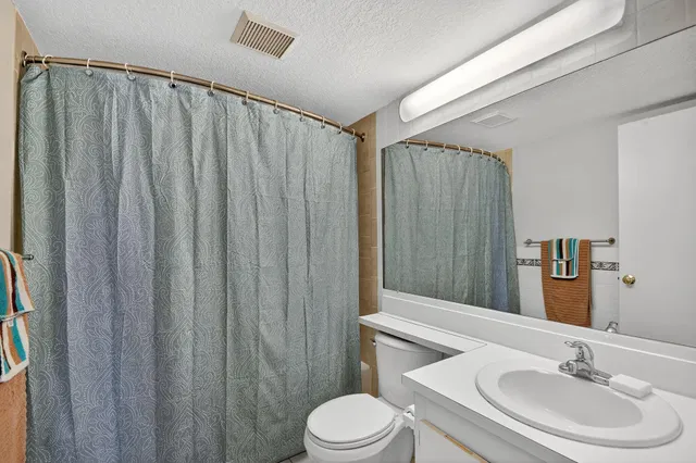 Unit B1 photo 25