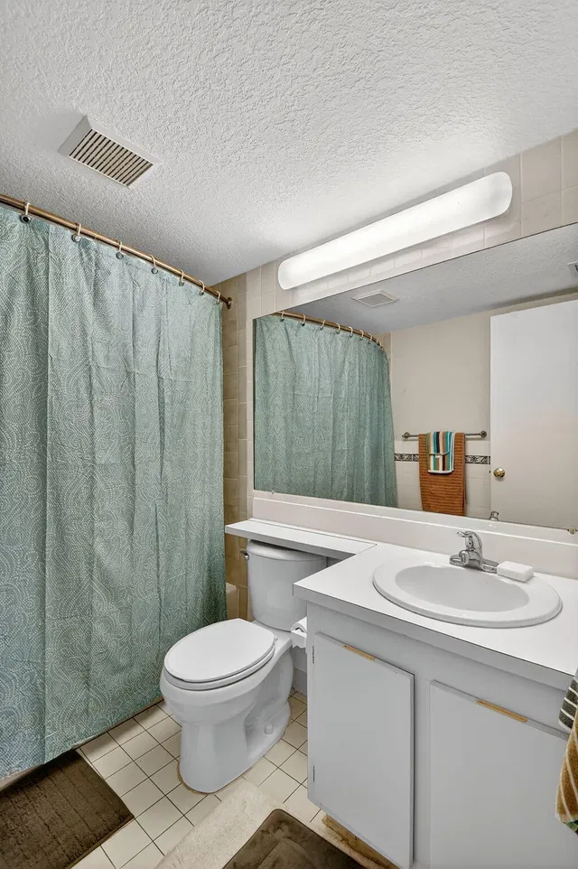 Unit B1 photo 26