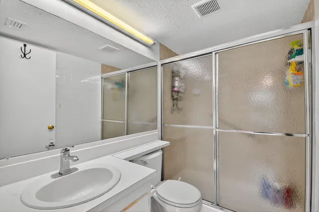 Unit B1 photo 32