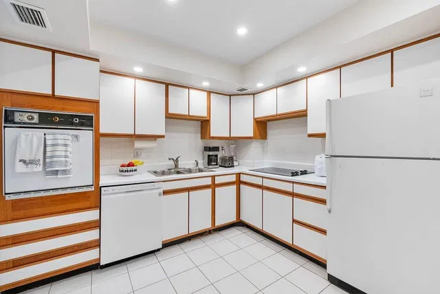 The Patrician of Palm Beach Unit 118 photo 9