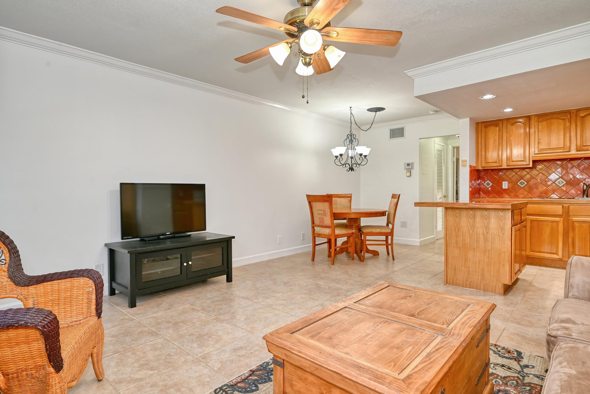 Unit 102 photo 4