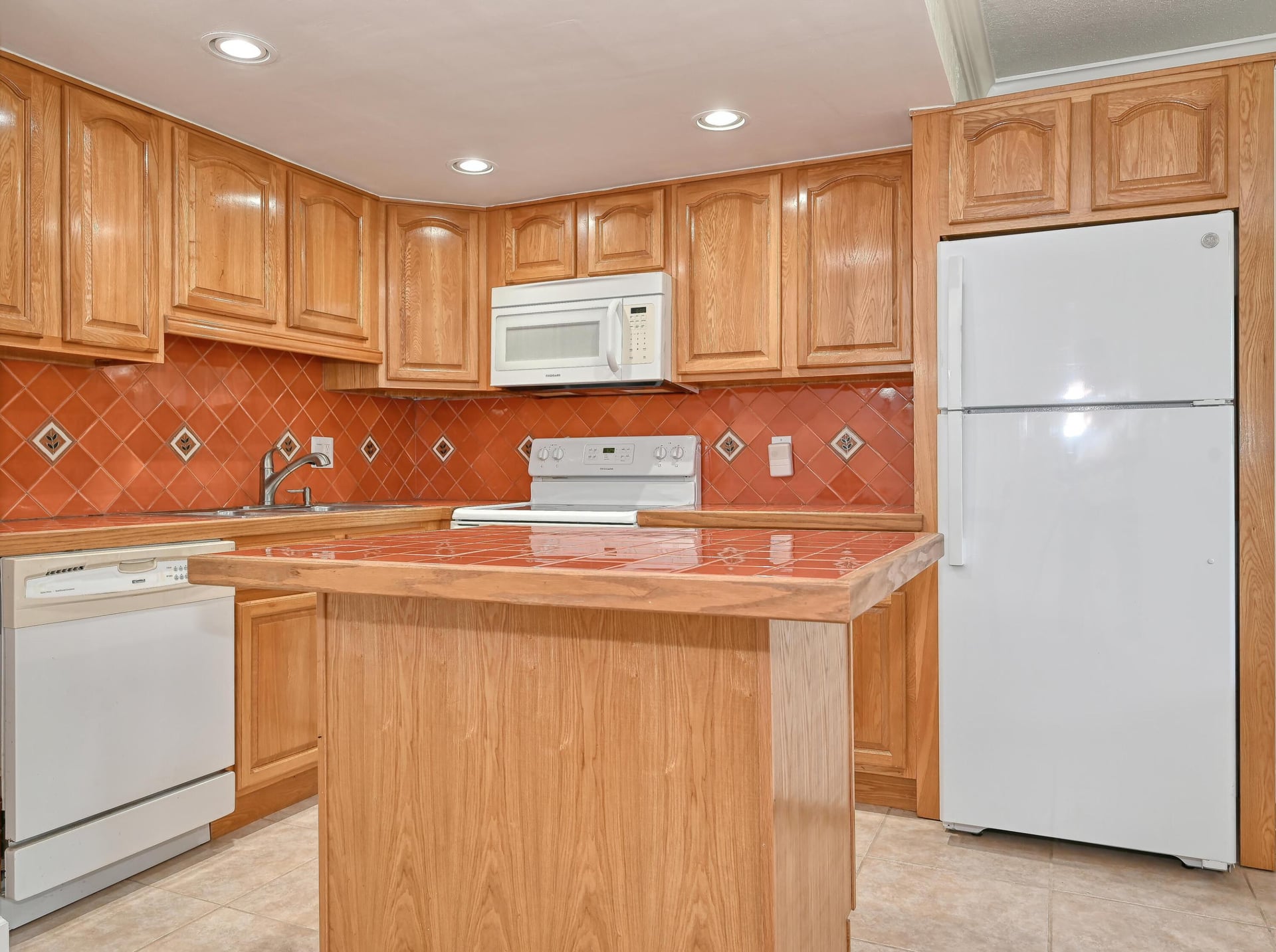 Unit 102 photo 7