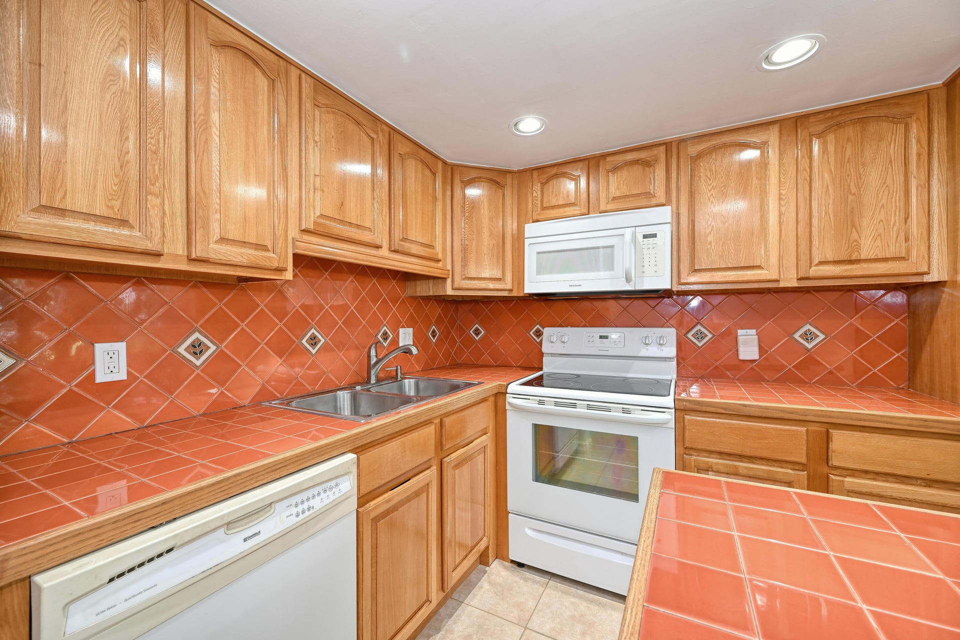 Unit 102 photo 8