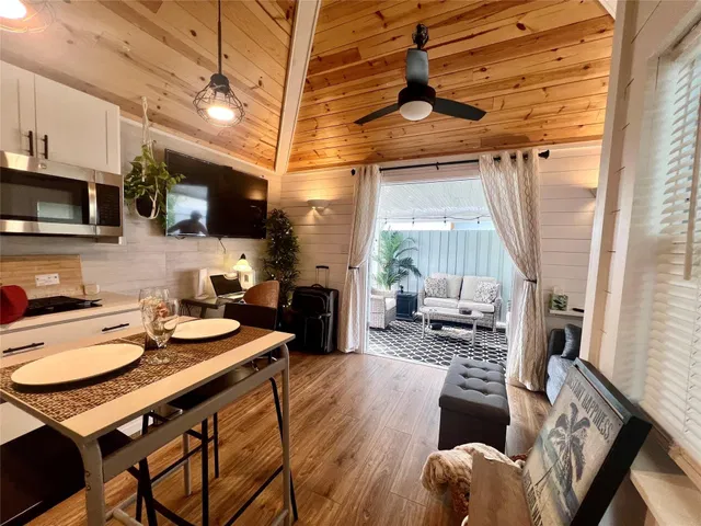 Residence photo 3