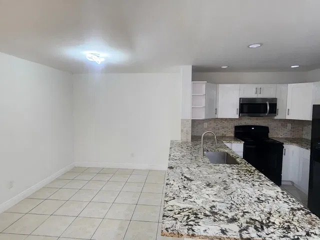 Unit 208 photo 5