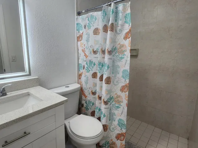 Unit 208 photo 11