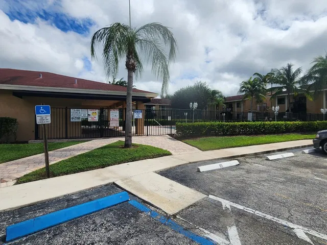 Unit 208 photo 17