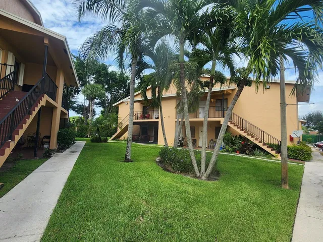 Unit 208 photo 21