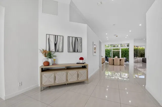 Woodfield Country Club Residence photo 2