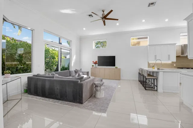Woodfield Country Club Residence photo 8