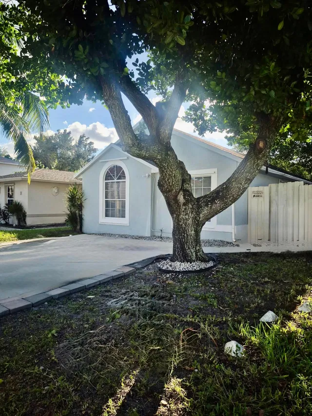 Residence photo 2