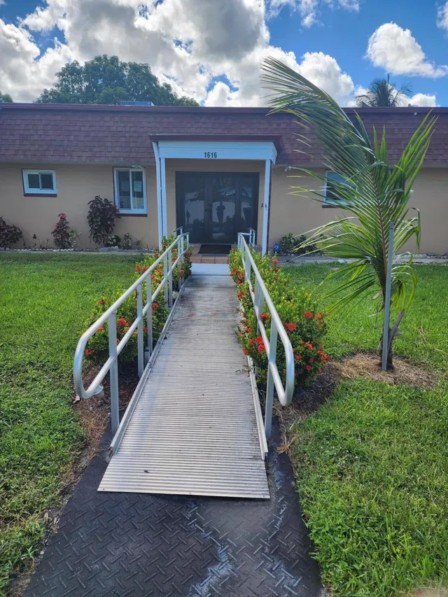 West Palm Beach Residence photo 2
