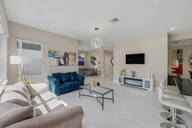  Residence photo 16