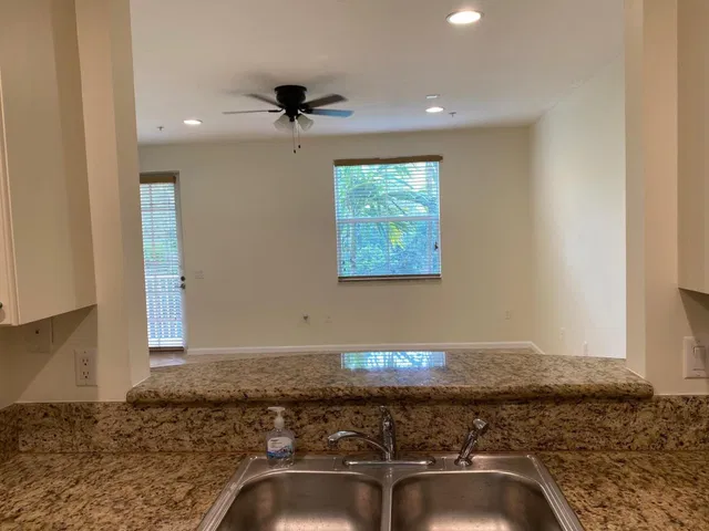  Residence photo 5