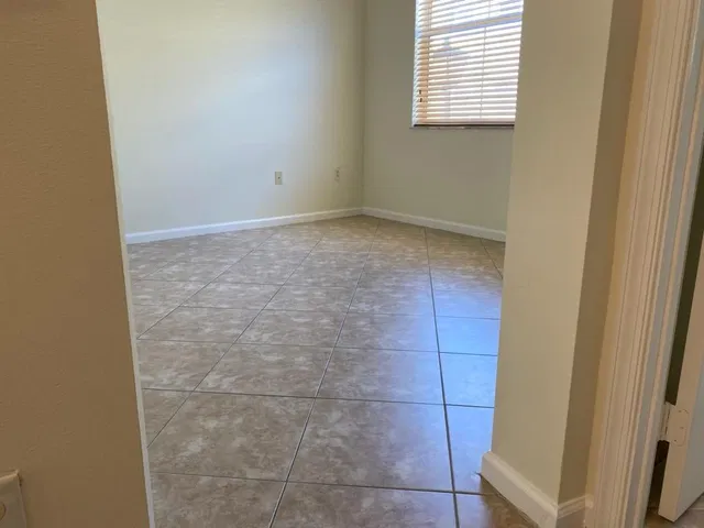  Residence photo 8