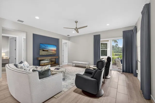 Jupiter Country Club Unit 128 photo 8