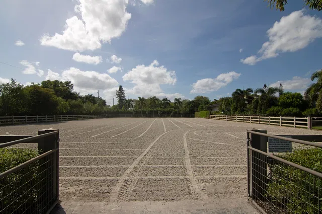 Saddle Trail Park Residence photo 15
