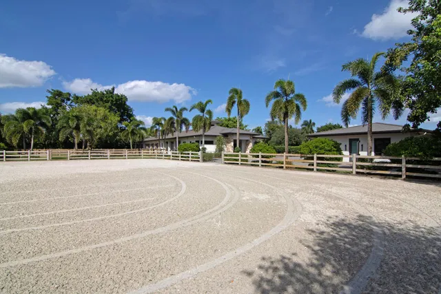 Saddle Trail Park Residence photo 16