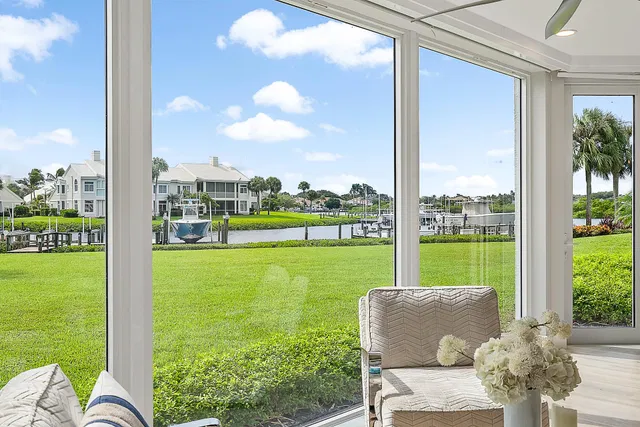 Admirals Cove Residence photo 12