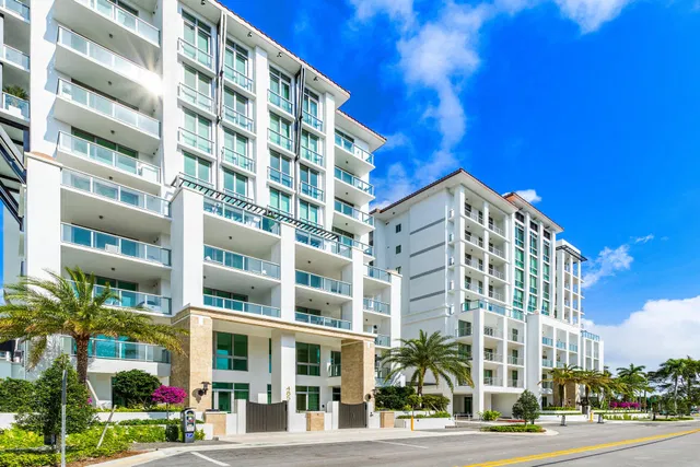 Royal Palm Residences Boca Raton Unit 402 photo 2