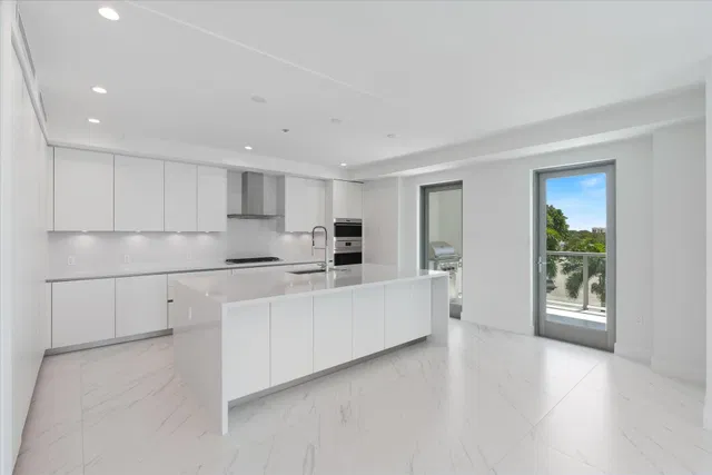 Royal Palm Residences Boca Raton Unit 402 photo 9