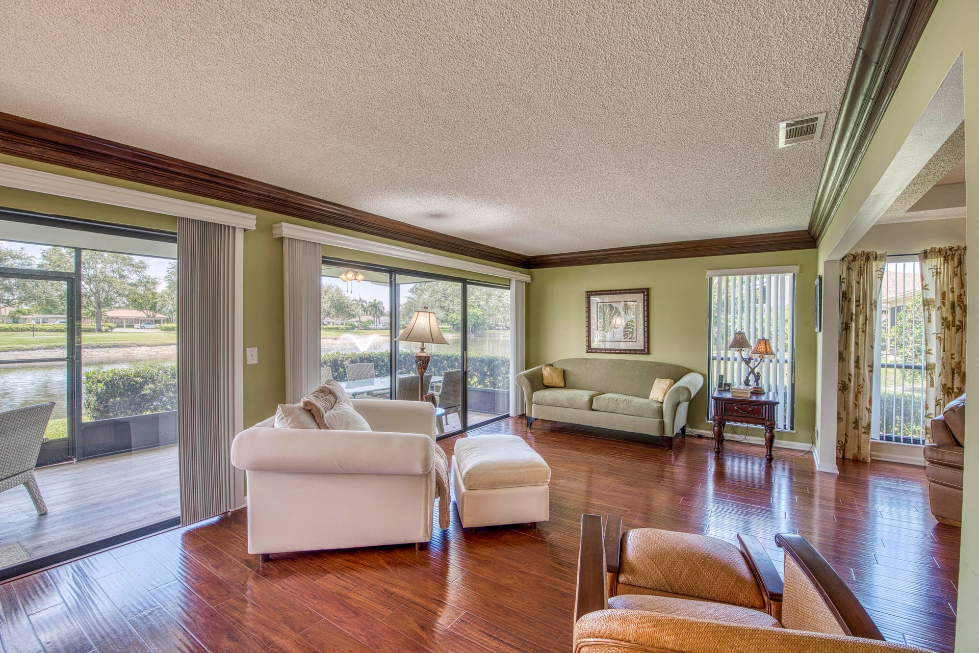 Eastpointe Country Club Residence photo 9