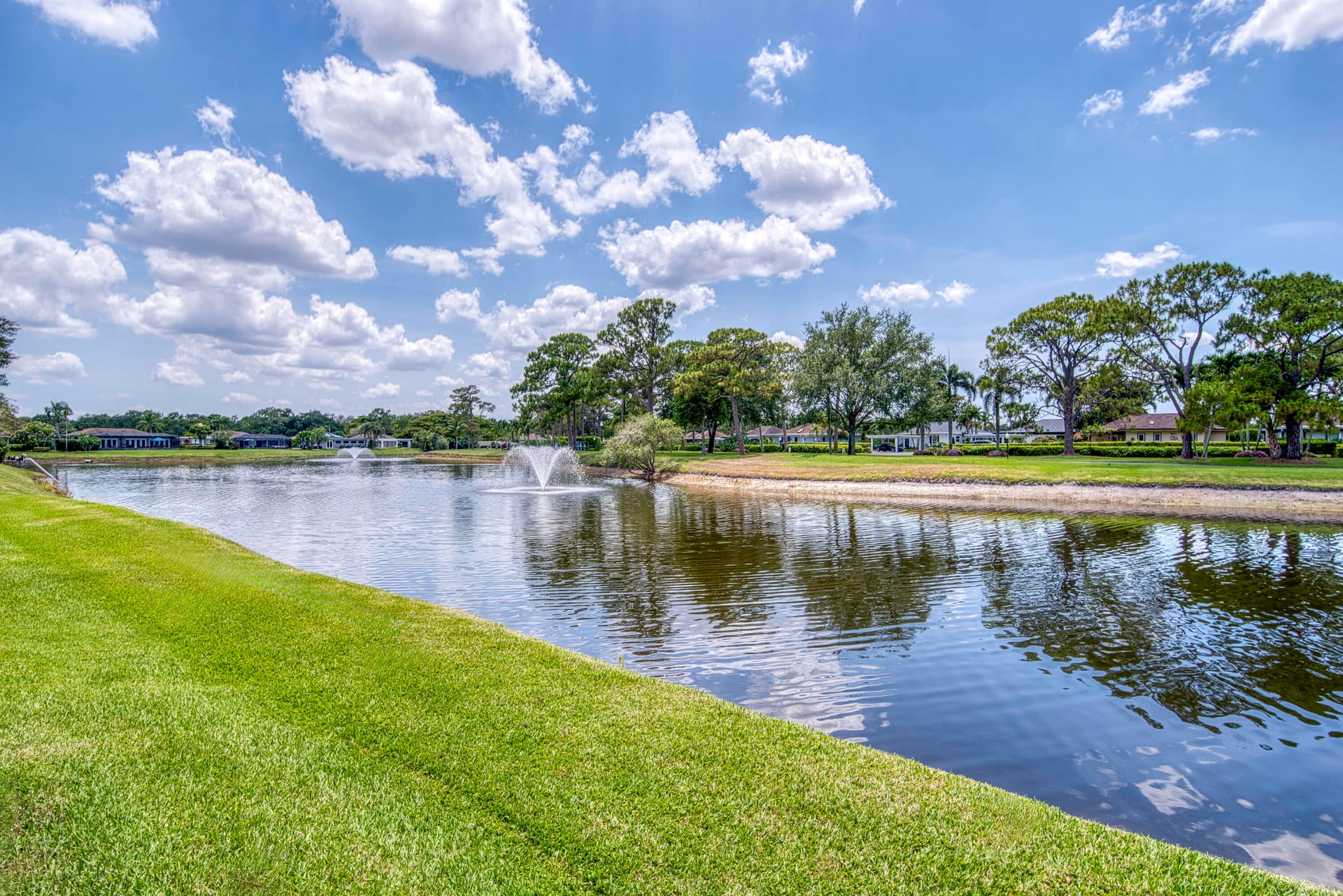 Eastpointe Country Club Residence photo 26