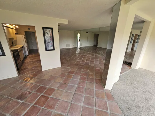 Unit 303 photo 3