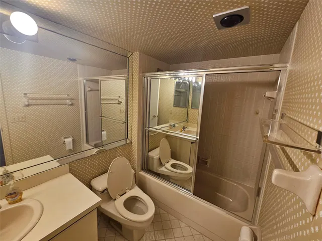 Unit 303 photo 13
