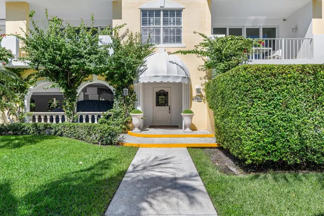 127 Peruvian Avenue #302