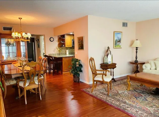 Residence photo 2