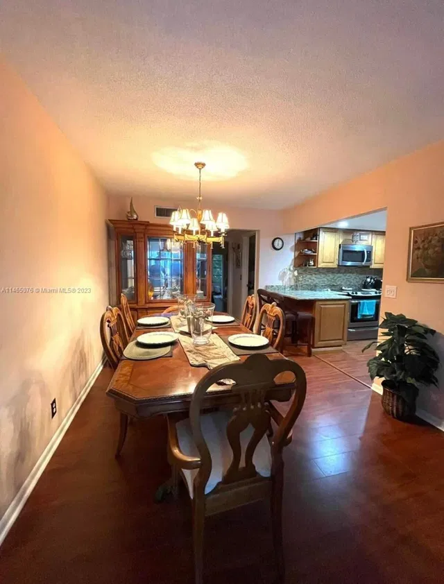 Residence photo 3