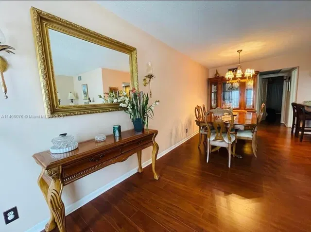 Residence photo 5