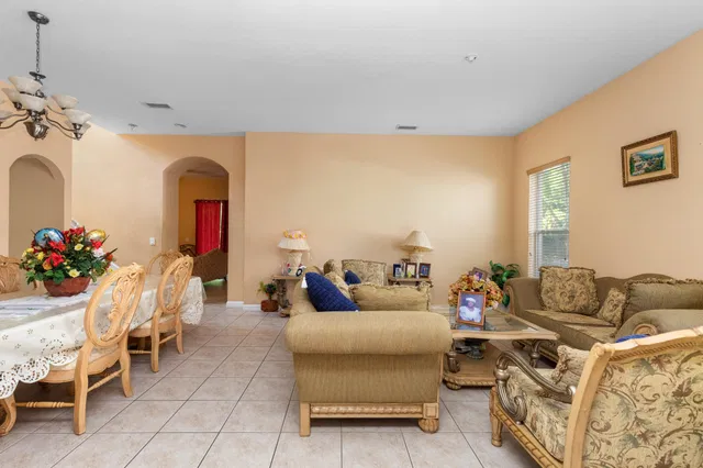 Residence photo 3