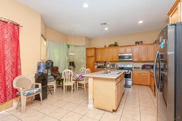 Residence photo 8