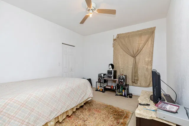 Residence photo 17