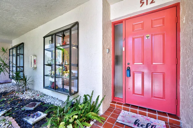 Unit 512 photo 3