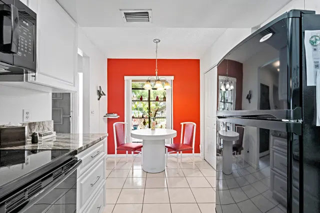 Unit 512 photo 9