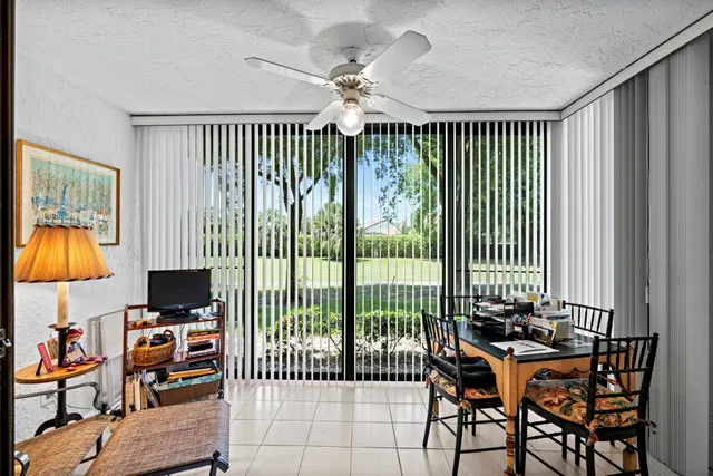 Unit 512 photo 15