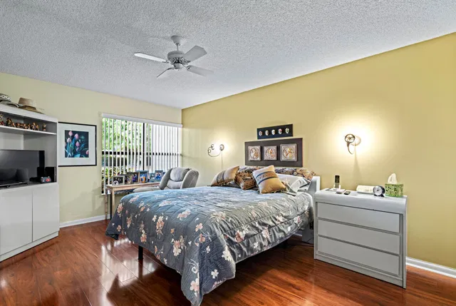 Unit 512 photo 18
