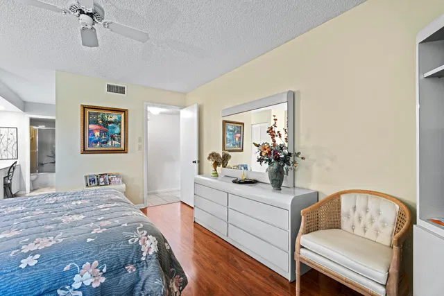 Unit 512 photo 19