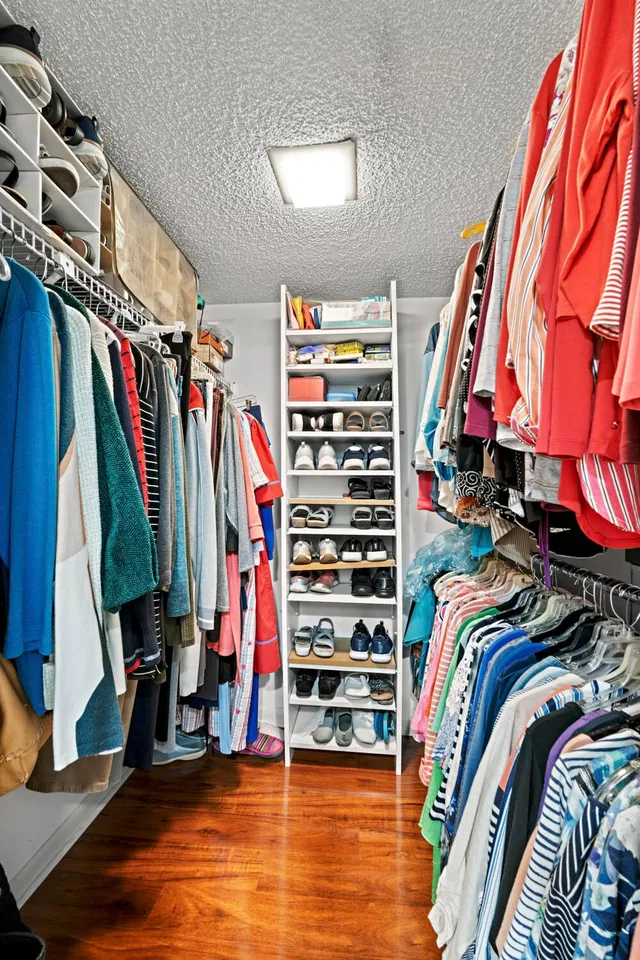 Unit 512 photo 24