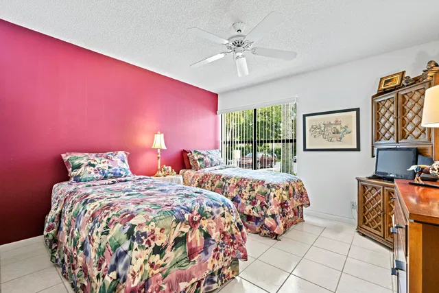 Unit 512 photo 26