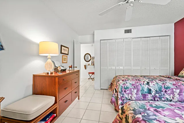 Unit 512 photo 27