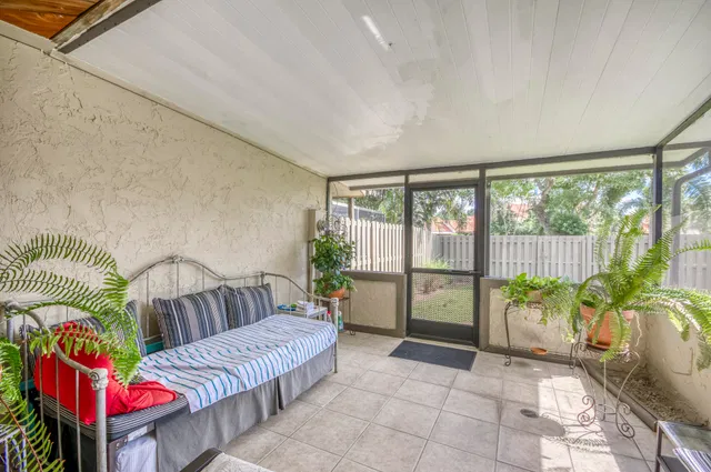 Residence photo 32