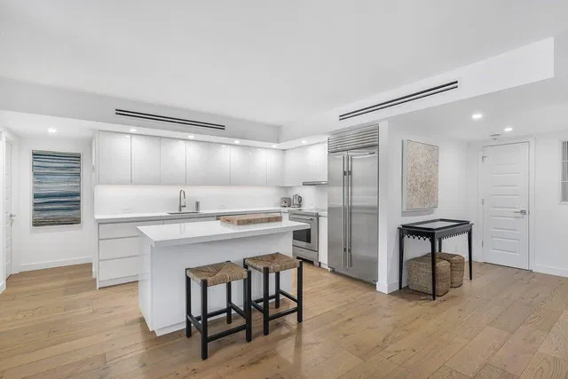 Winthrop House Condos Unit 220 photo 8